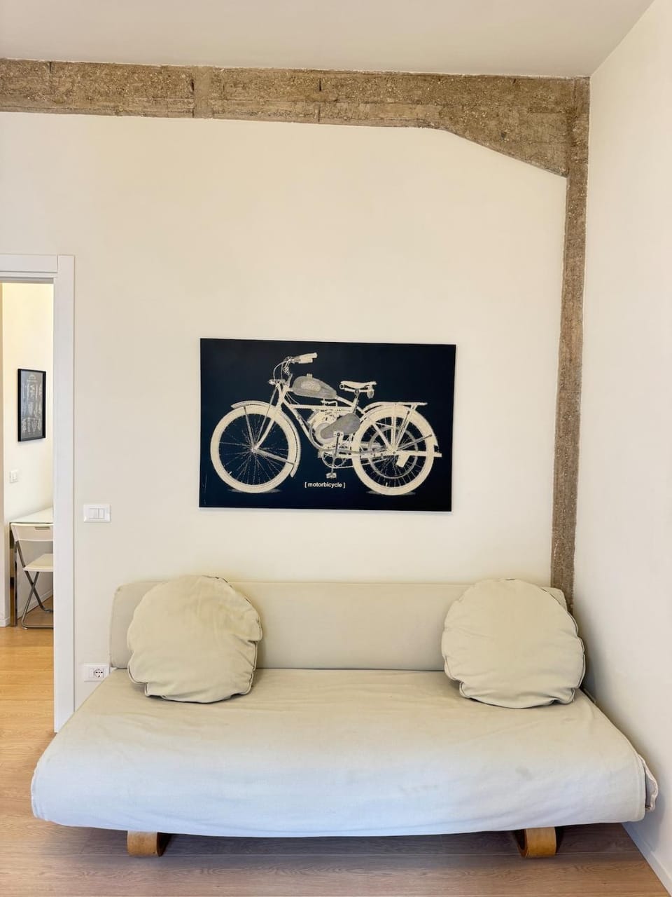 Seating area, internet, air conditioner