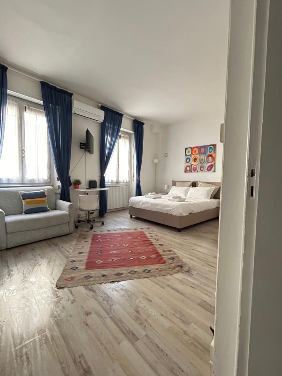Photo of the whole room