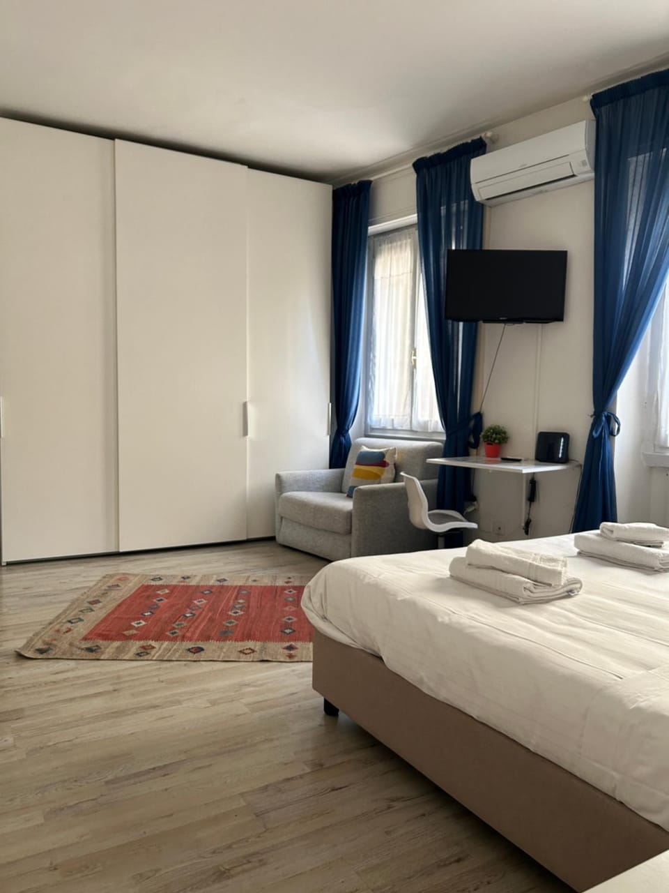 TV and multimedia, Bedroom, air conditioner