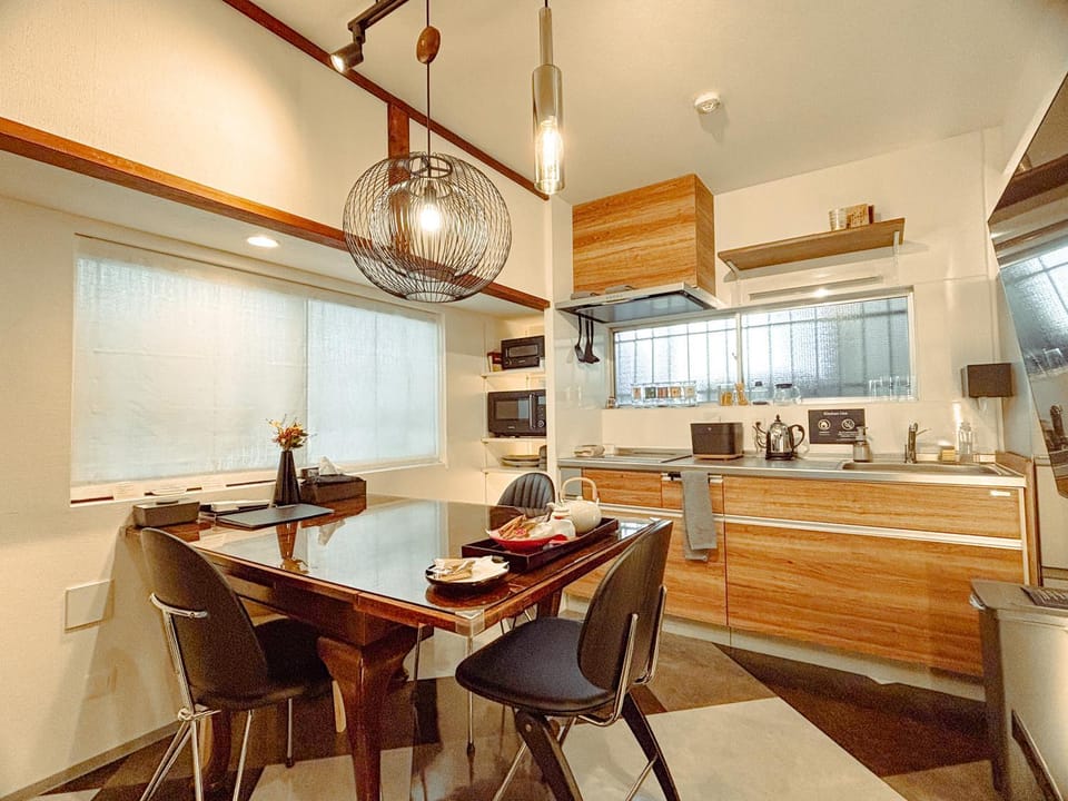 Dining area, kitchen