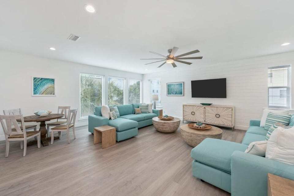 7BR Designer Home, Pool & Steps to Beach - Sundial House in Miramar Beach