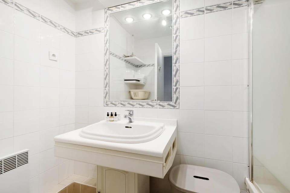 Bathroom, Living room