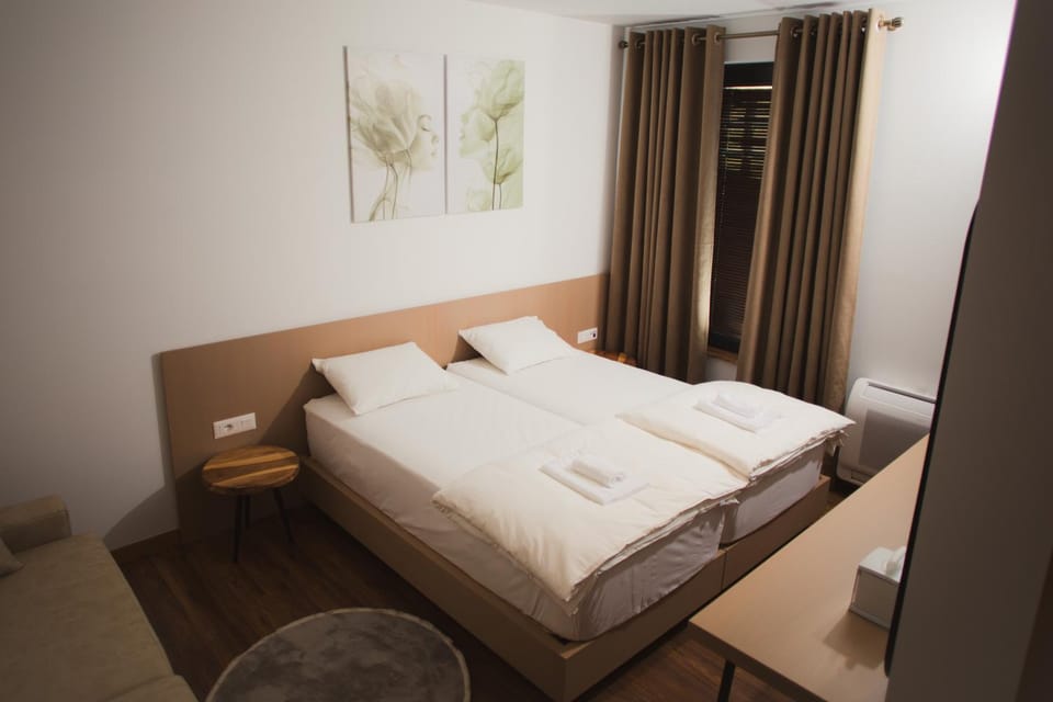 Photo of the whole room, Bedroom, towels