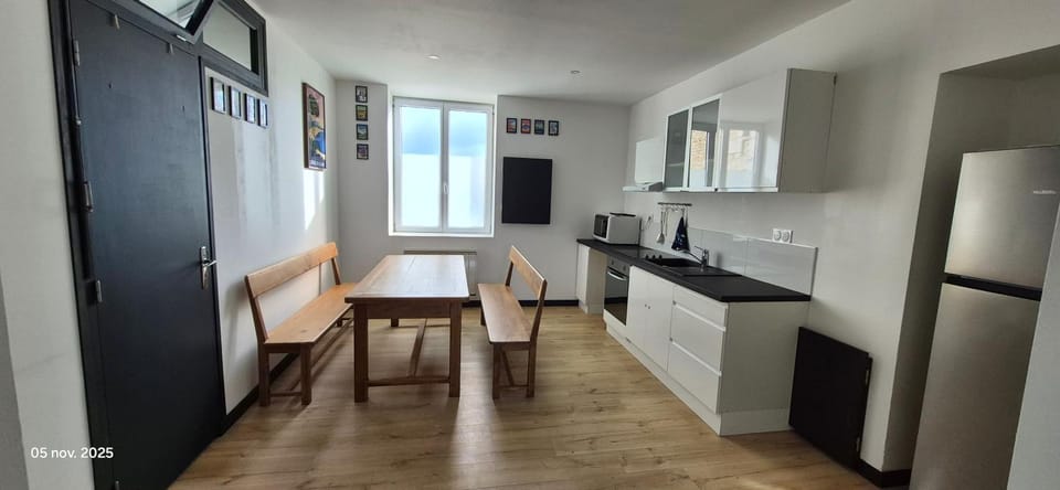 Kitchen or kitchenette, oven, stove