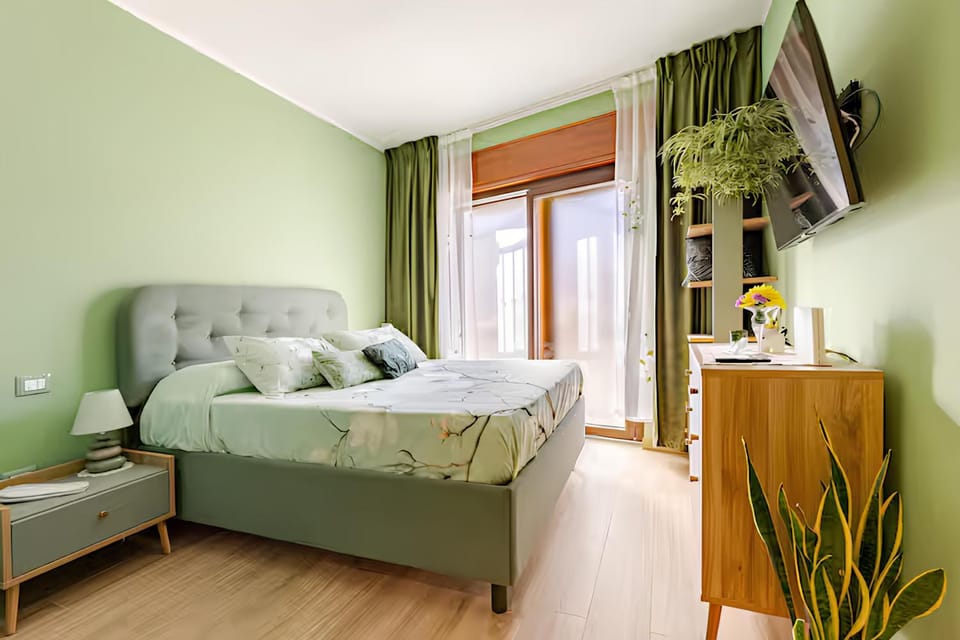 Bed, TV and multimedia, Photo of the whole room, Bedroom, air conditioner