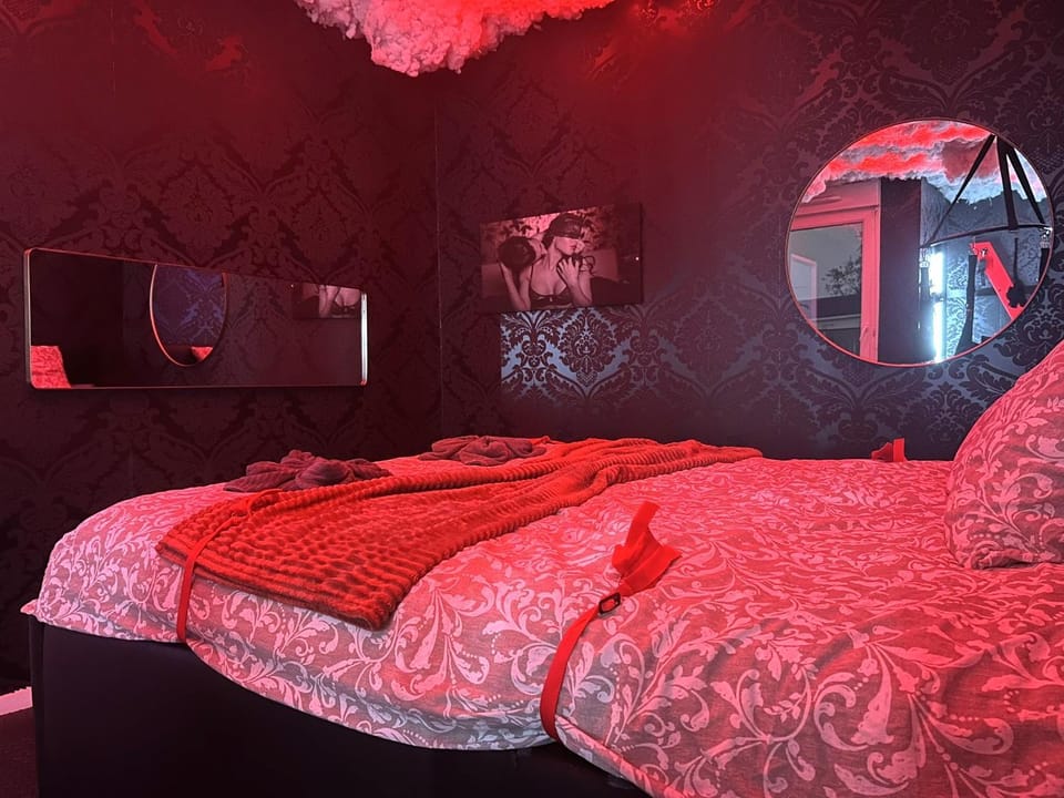 Bed, Photo of the whole room, Bedroom