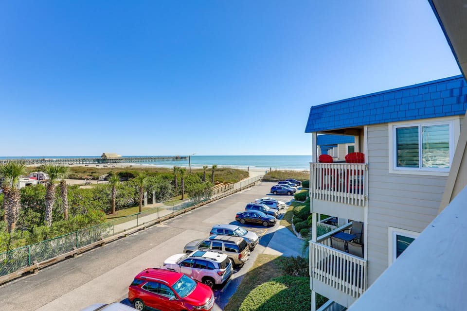 Steps to Sea! 3rd-Floor Myrtle Beach Condo w/ Pool House in South Carolina