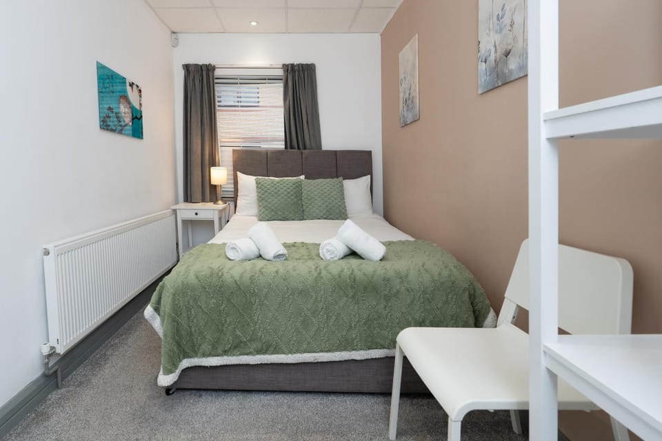Open Mind Property -2BR Flat Commercial Road Apartment in Portsmouth