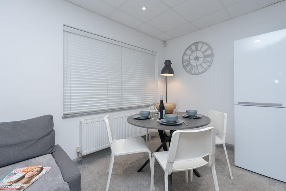 Open Mind Property -2BR Flat Commercial Road Apartment in Portsmouth