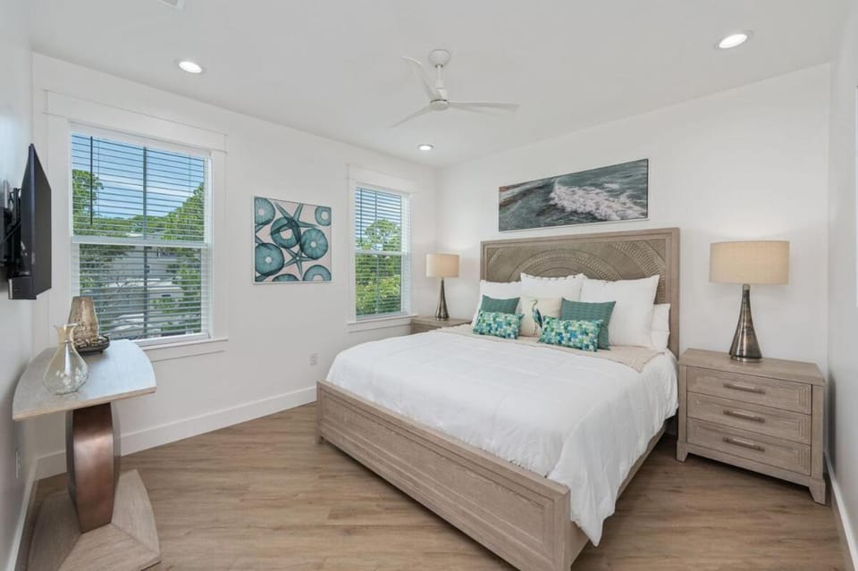 NEW! Harmony! Sleeps 18 - 30A Beaches - Golf Cart House in South Walton County