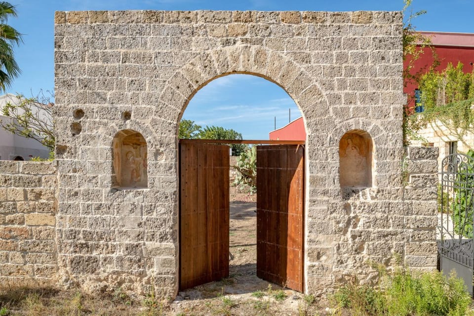 Property building, Facade/entrance, Spring, Activities, Summer, Hot Tub, Balcony/Terrace, On site, Swimming pool