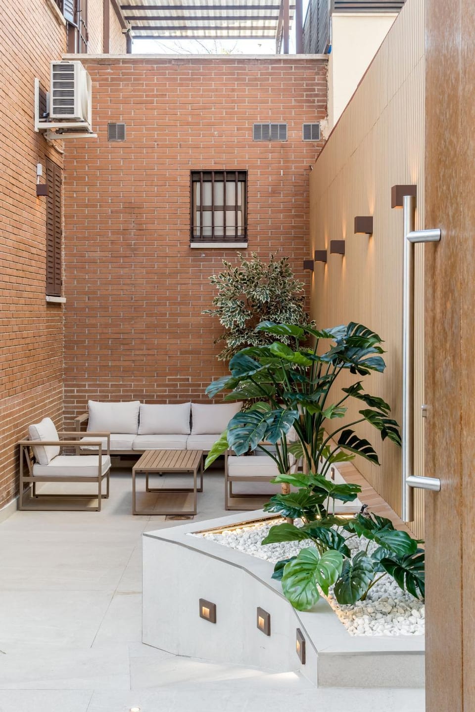 Off site, Balcony/Terrace, Seating area