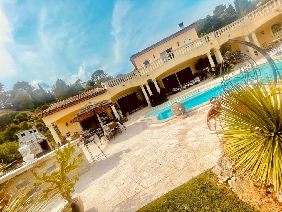 Les murmures du jardin Bed and Breakfast in French Riviera