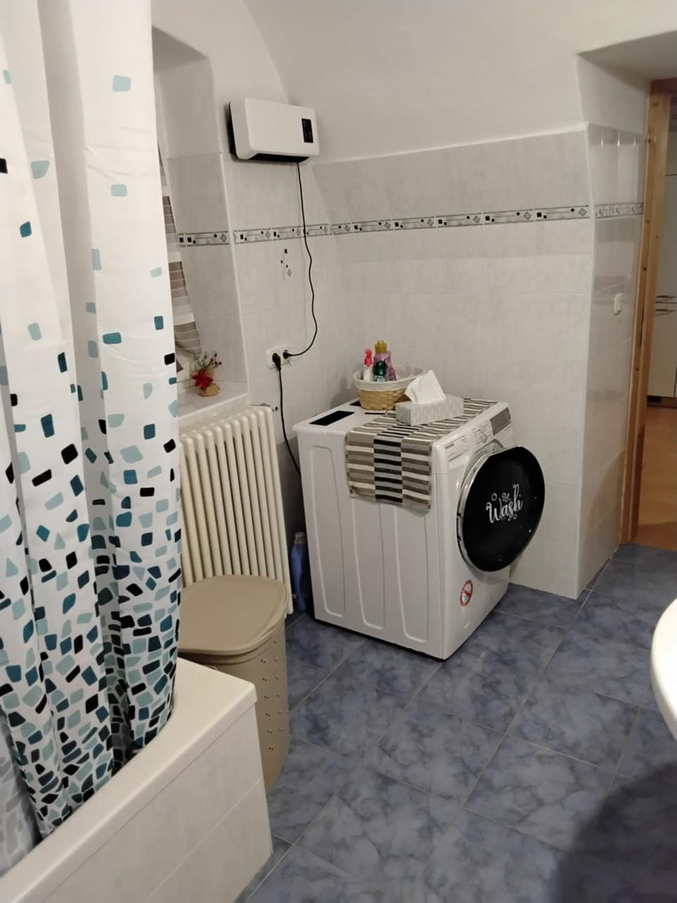Bathroom, washing machine
