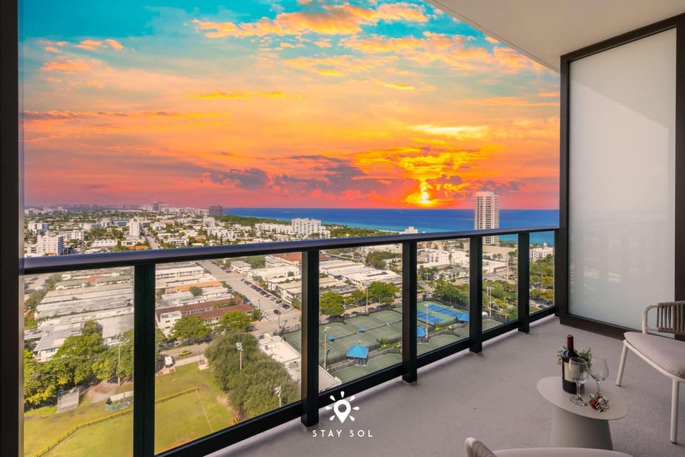 Coastal Apartment - Pool & Breezy Balcony Apartment in Miami Beach