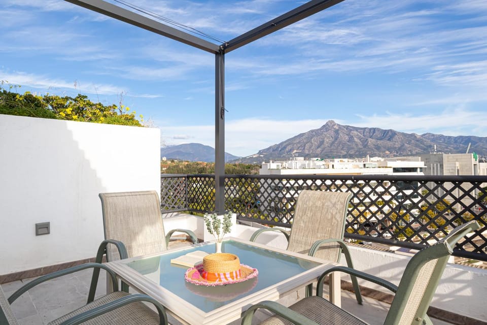 Day, Natural landscape, View (from property/room), Balcony/Terrace, Seating area, Dining area, Mountain view