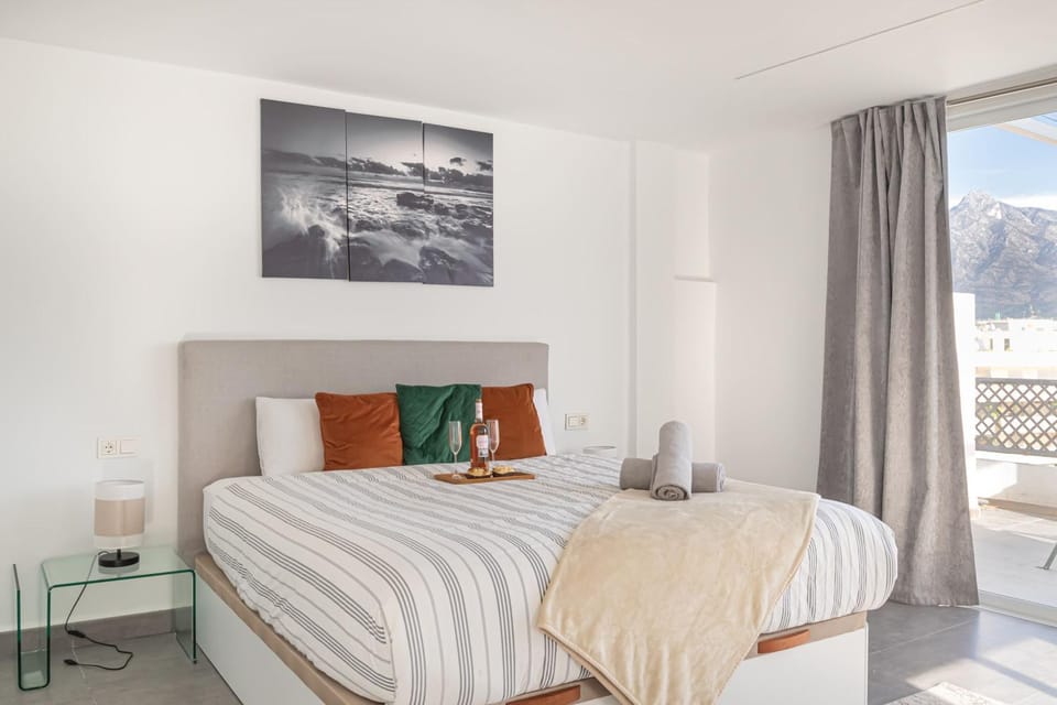 Bed, Photo of the whole room, Bedroom, Mountain view, air conditioner