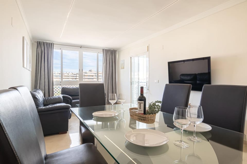 TV and multimedia, Living room, Seating area, Dining area, Mountain view, air conditioner
