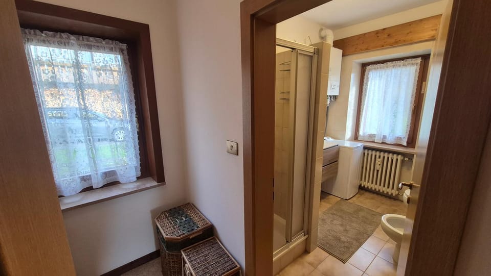 Toilet, Bathroom, internet