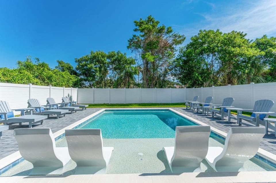 Seaspray - Pool - Sleeps 26 - Beach access! House in Destin