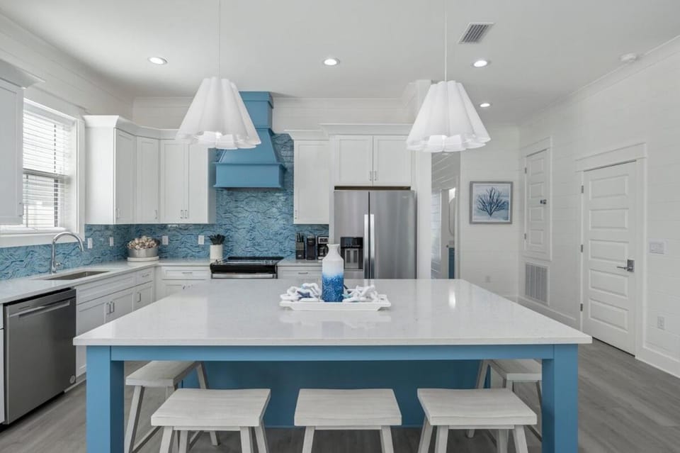Seaspray - Pool - Sleeps 26 - Beach access! House in Destin