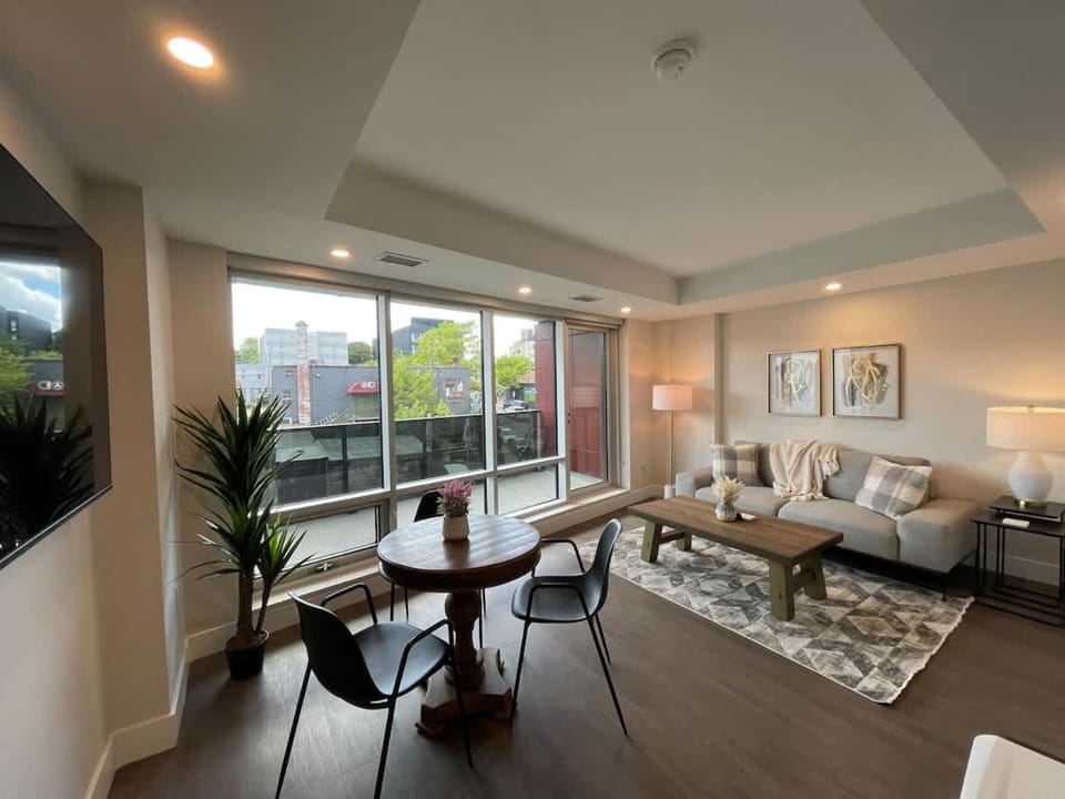 Downtown bright cozy & modern 1 Bedroom Apartment in Dartmouth