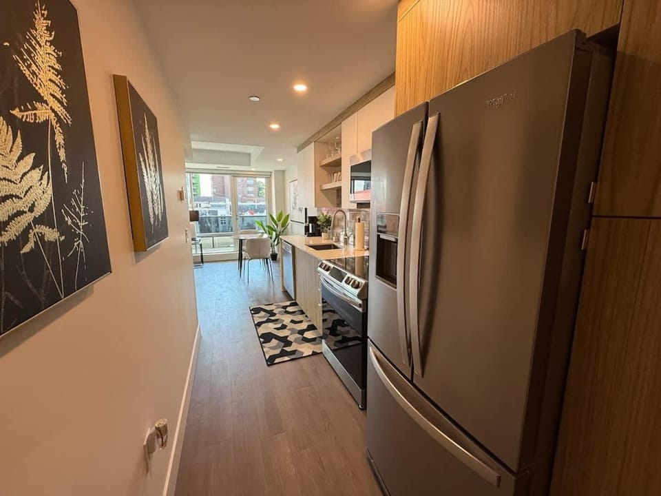 Bright spotless and modern 1 BR with gym Apartment in Dartmouth