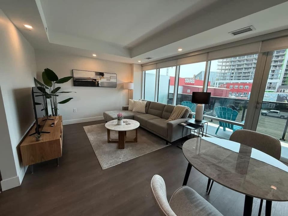 Bright spotless and modern 1 BR with gym Apartment in Dartmouth