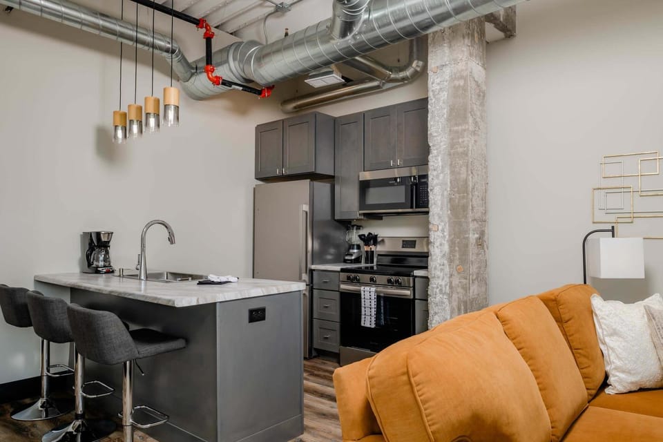 Modern City View 1BR Apartment with Office - free parking Apartment in Appleton
