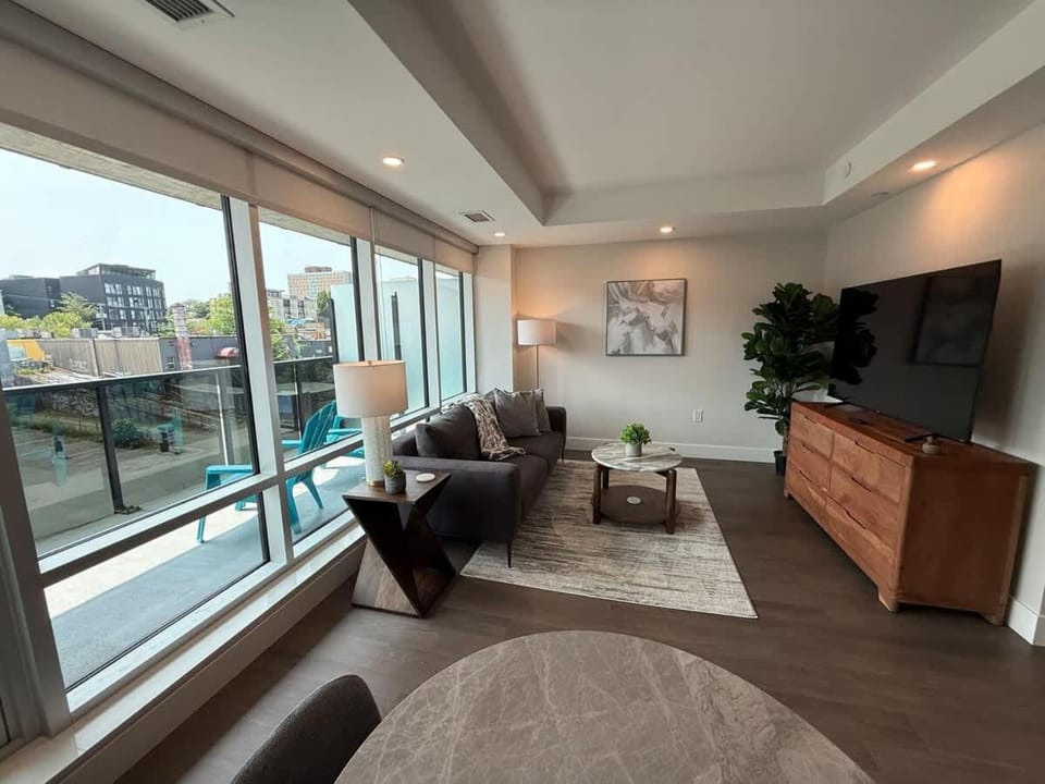 Modern & spotless 1 BR downtown with 6 appliances Apartment in Dartmouth
