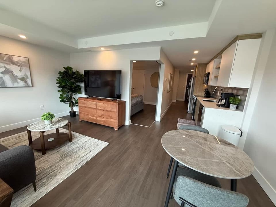 Modern & spotless 1 BR downtown with 6 appliances Apartment in Dartmouth