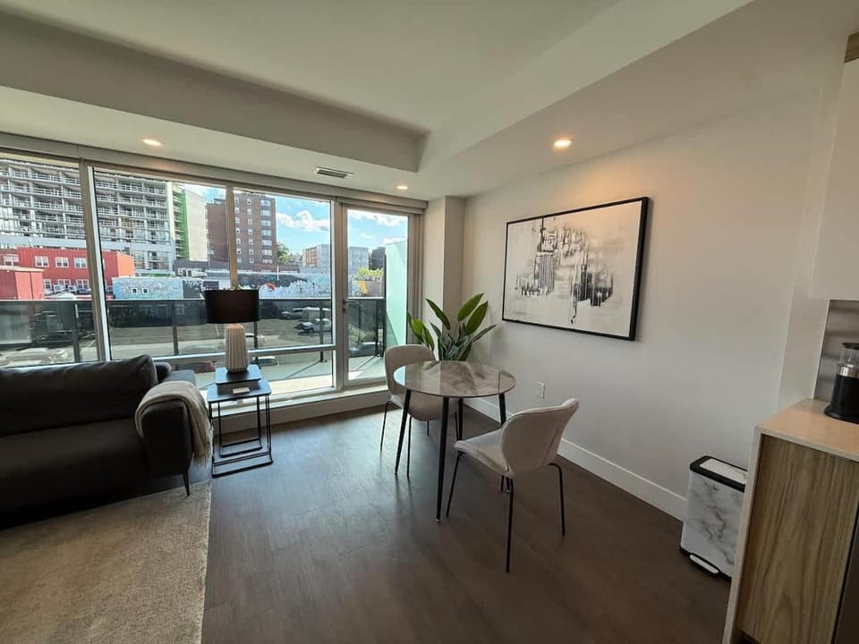 Modern & spotless 1 BR downtown with 6 appliances Apartment in Dartmouth