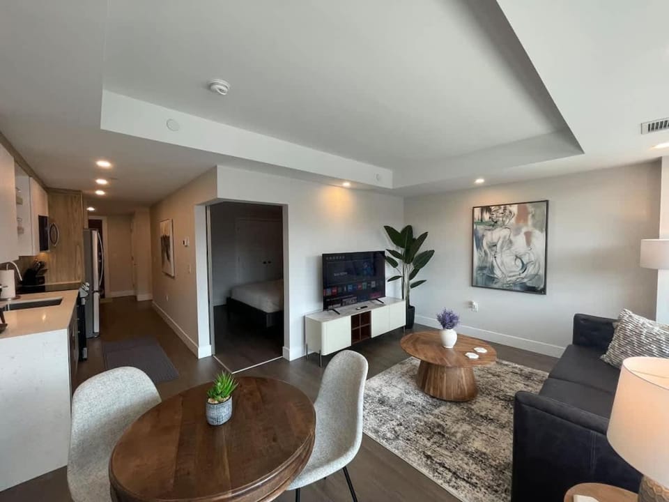 Downtown Halifax bright & modern 1 Bedroom Apartment in Dartmouth
