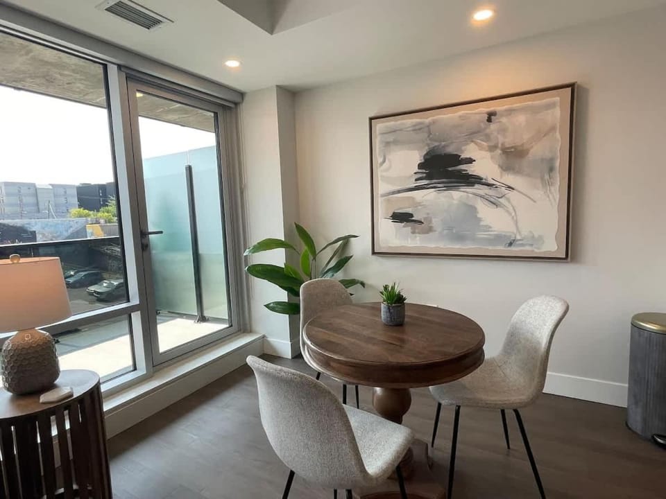 Downtown Halifax bright & modern 1 Bedroom Apartment in Dartmouth