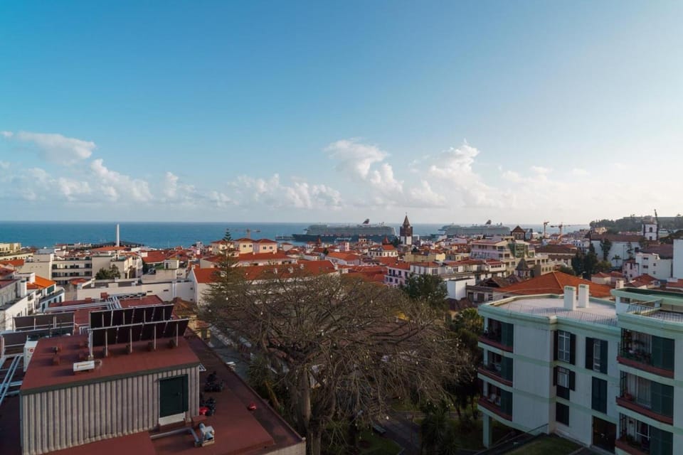 GuestReady - Wake Up to the Heartbeat of Madeira Apartment in Funchal
