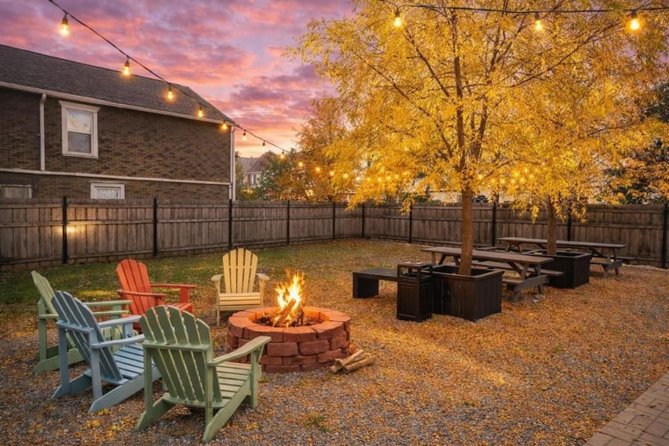 Modern 4BR Pilsen Retreat Near Illinois Medical District & Chicago Downtown Apartment in Lower West Side