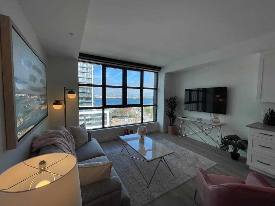 Waterfront large 1 BR with 6 appliances & gym Apartment in Dartmouth
