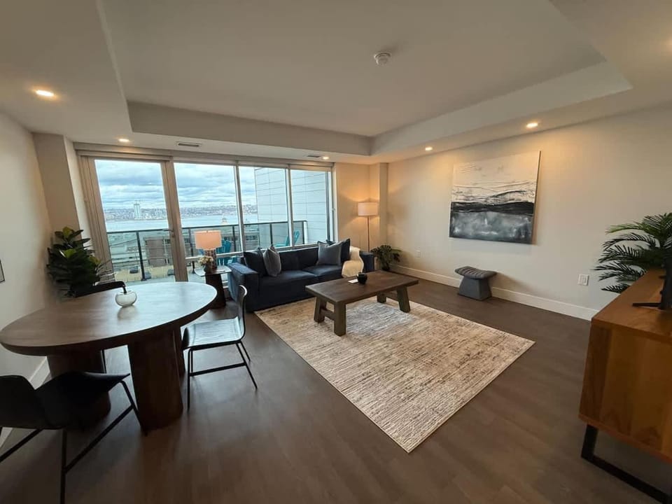 Downtown Waterfront 1 Bedroom with AC and Gym Apartment in Dartmouth