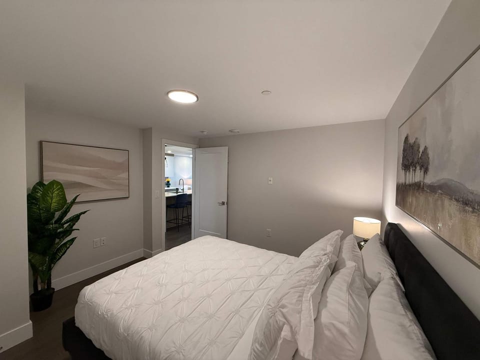 Waterfront downtown 2 BR 2 Bath with 6 appliances Apartment in Dartmouth