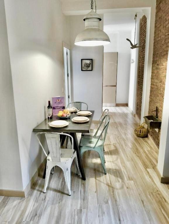 Seating area, Dining area