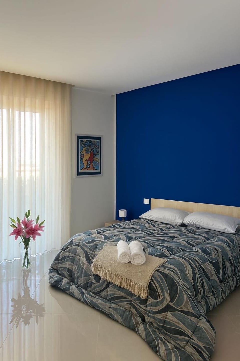 Photo of the whole room, Bedroom