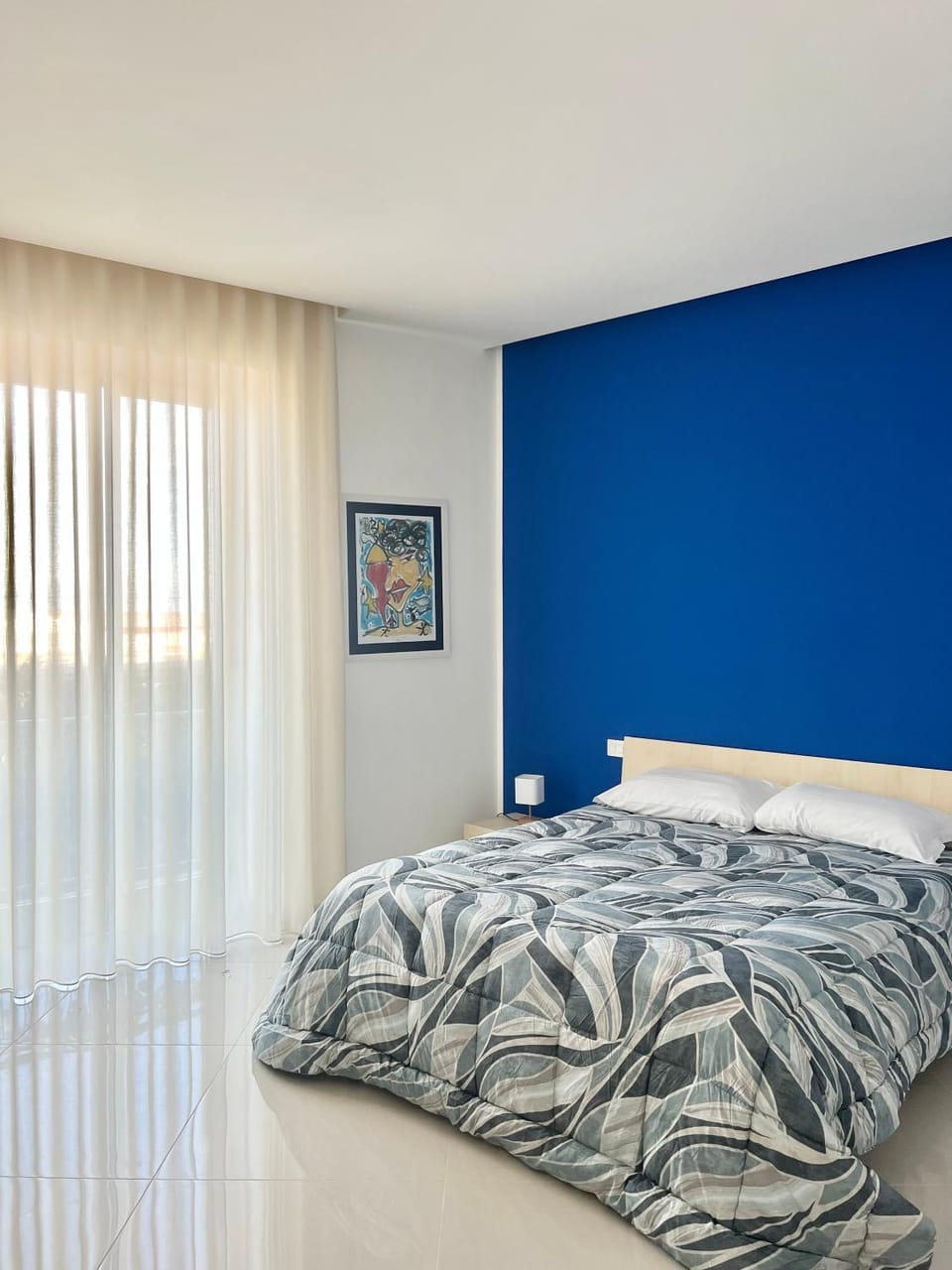 Photo of the whole room, Bedroom