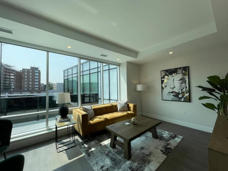 Bright 1 BR with patio and 6 app Apartment in Dartmouth