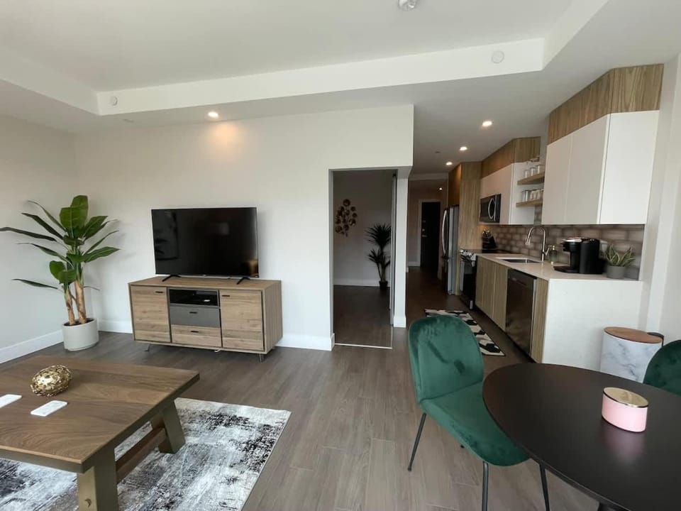 Bright 1 BR with patio and 6 app Apartment in Dartmouth