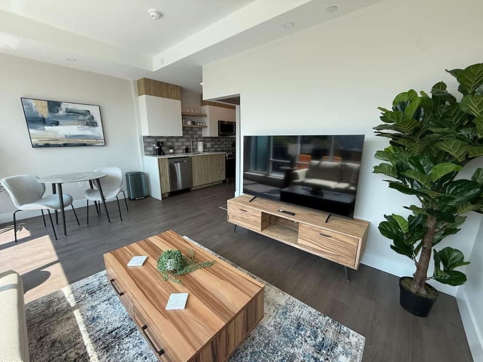 Downtown Bright & Vibrant 1 BR with huge patio Apartment in Dartmouth
