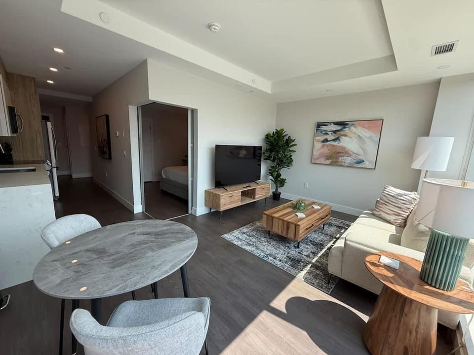 Downtown Bright & Vibrant 1 BR with huge patio Apartment in Dartmouth