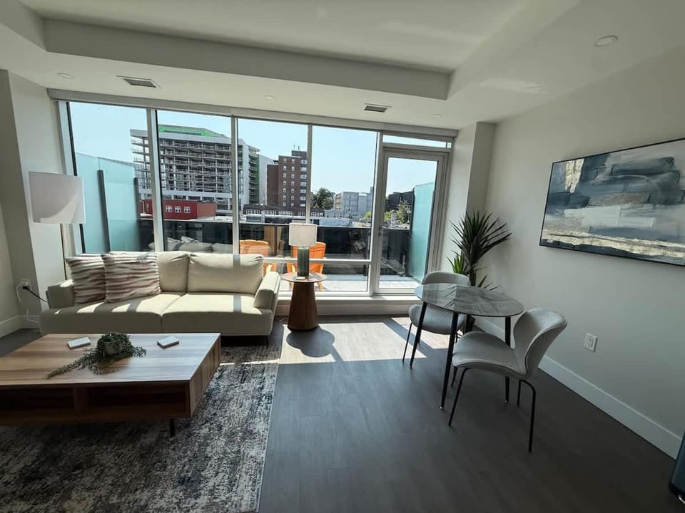 Downtown Bright & Vibrant 1 BR with huge patio Apartment in Dartmouth