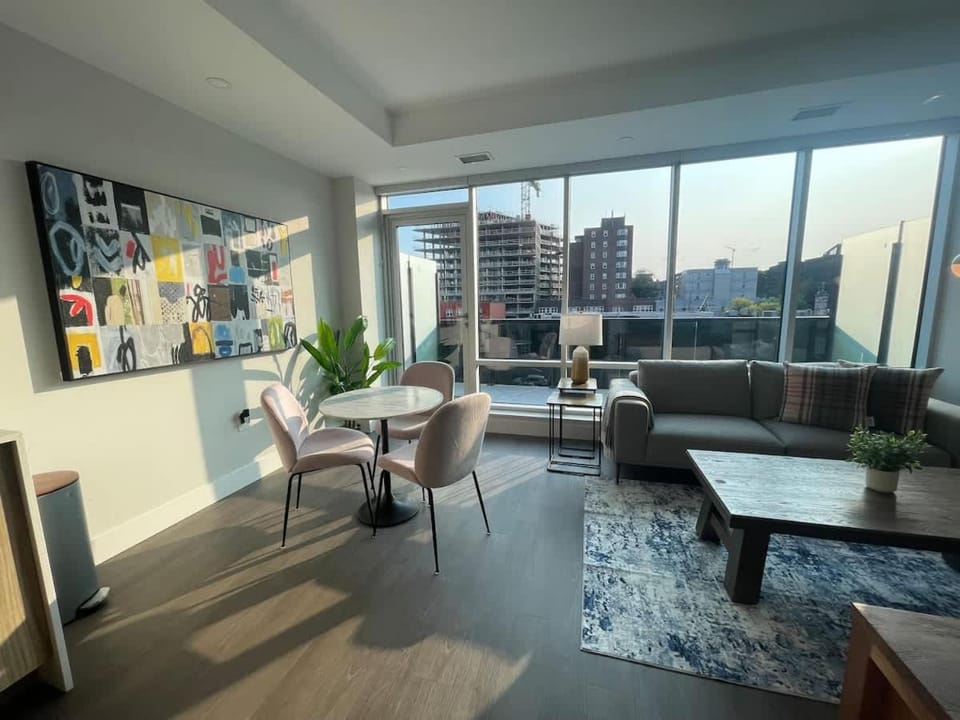 Downtown bright and modern 1 BR with 6 appliances Apartment in Dartmouth