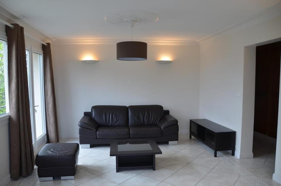 HYPER CENTRE TOURS avec Parking Apartment in Tours