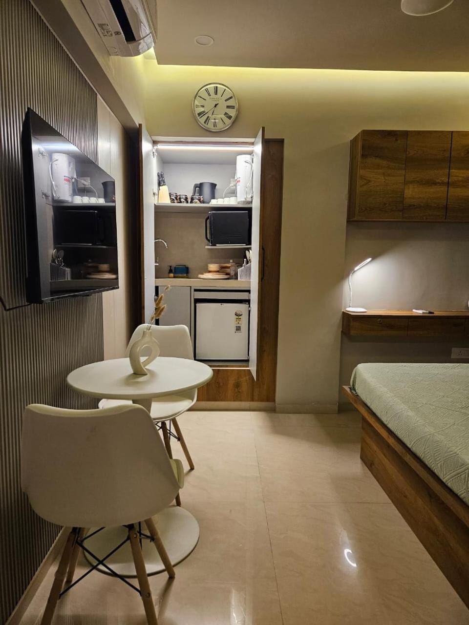 Bandra's Prime Studio Apartment in Mumbai